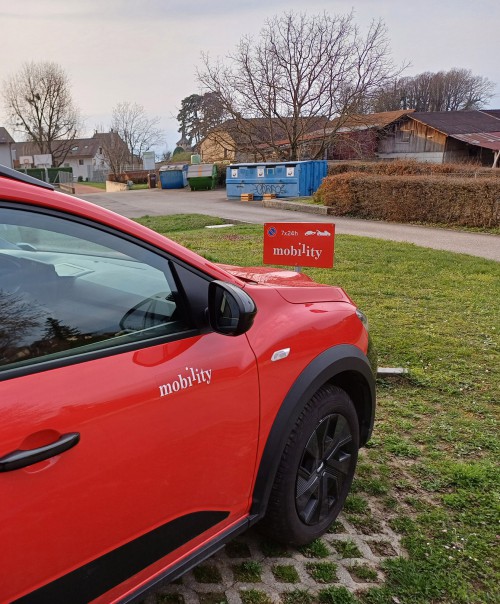 Tout de rouge vêtu, Mobility se parque à Trélex